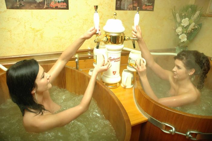 Beer Spa and Hot Girls (38 pics)