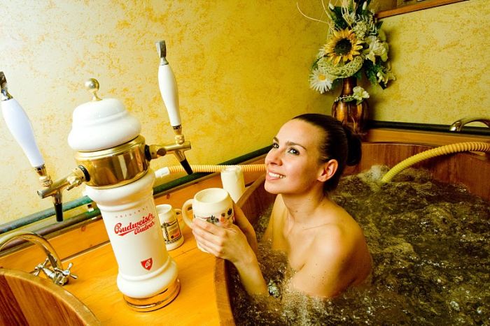 Beer Spa and Hot Girls (38 pics)