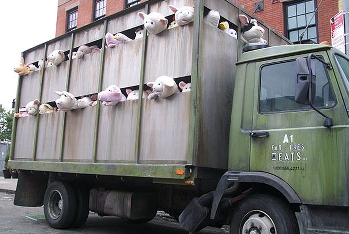 Banksy’s Plush Animal Slaughterhouse Truck in NYC (4 pics)