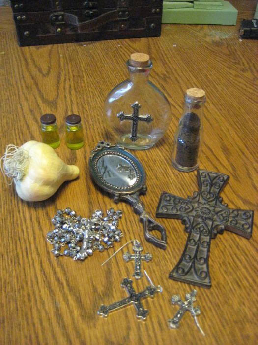 Vampire Hunting Kit (13 pics)