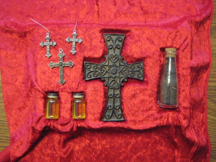 Vampire Hunting Kit (13 pics)
