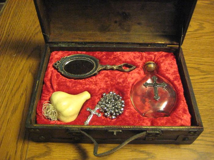 Vampire Hunting Kit (13 pics)