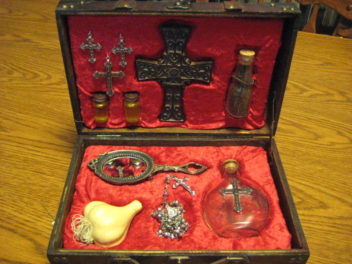 Vampire Hunting Kit (13 pics)