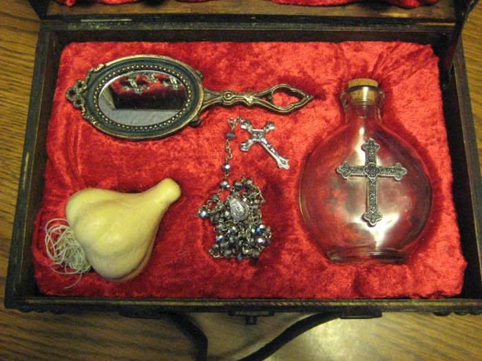 Vampire Hunting Kit (13 pics)