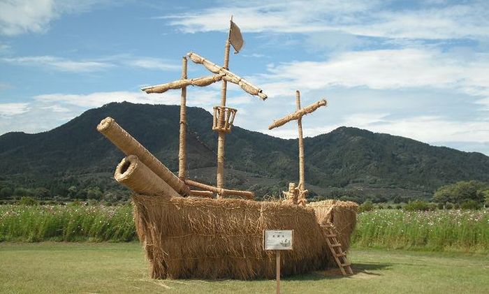 Straw Beasts (18 pics)