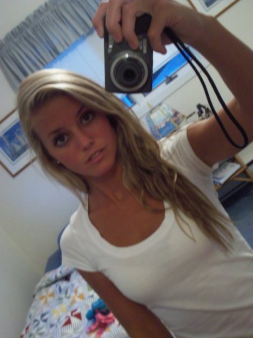 Cute Girls Make Selfies (43 pics)