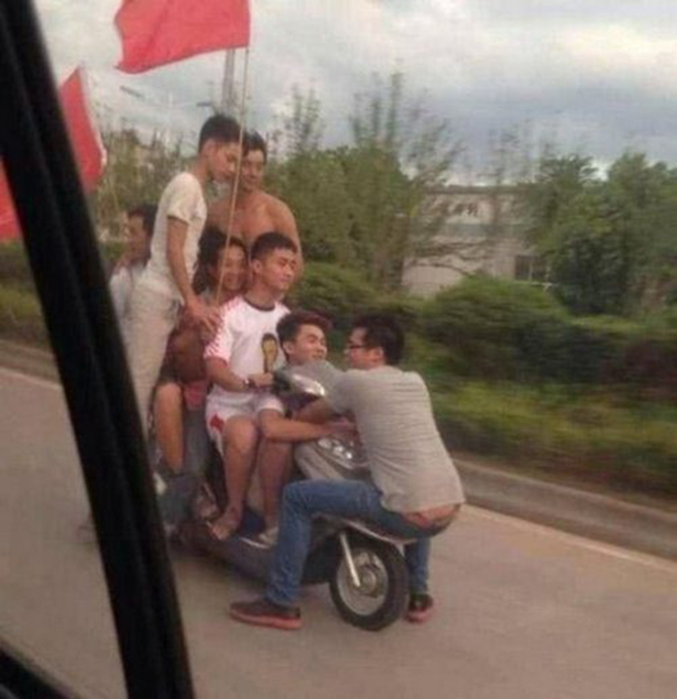 This World is Full of Idiots and Crazy People (29 pics)