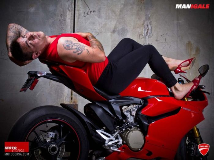 Men vs Women in Ducati Ad (20 pics)