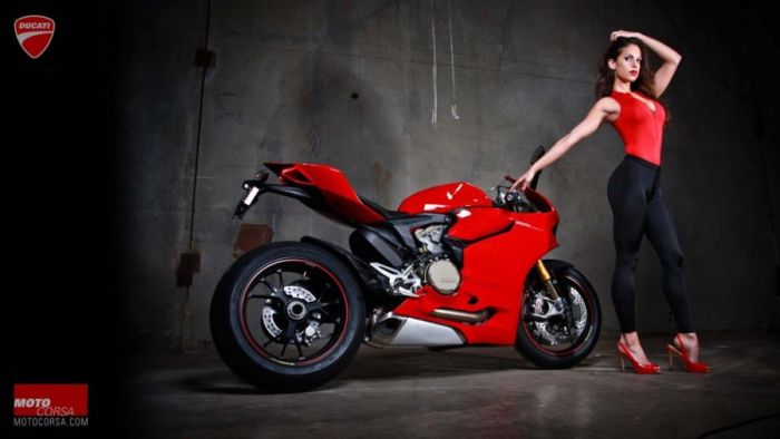Men vs Women in Ducati Ad (20 pics)