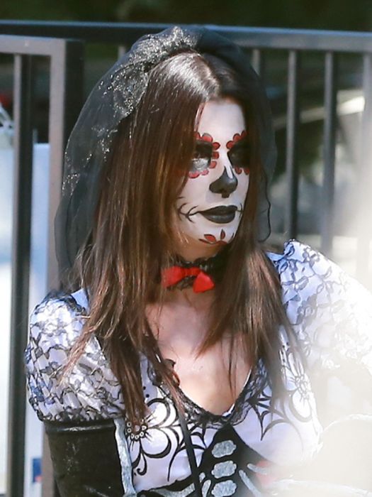 2013 Celebrities Halloween Costumes (48 pics) 2013 Celebrities Halloween Costumes (48 pics)