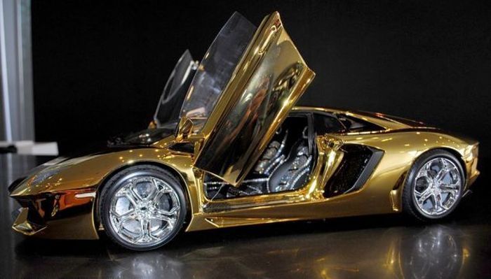 Solid Gold Aventador LP 700-4 Model (13 pics)