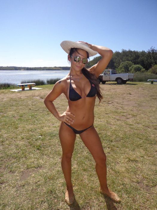 Sexy Girls in Bikinis (35 pics)