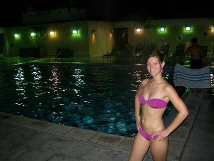 Sexy Girls in Bikinis (35 pics)