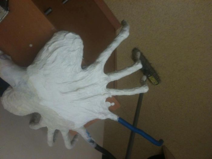 DIY Facehugger (16 pics)