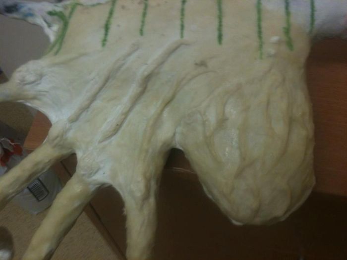 DIY Facehugger (16 pics)