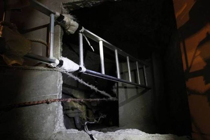 Drug Tunnel (9 pics)