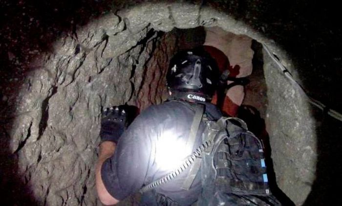 Drug Tunnel (9 pics)