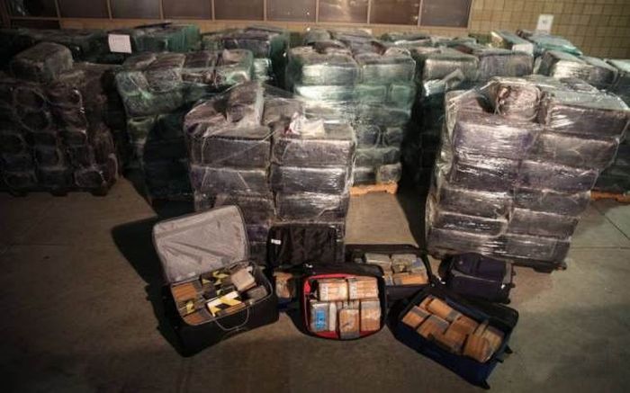 Drug Tunnel (9 pics)