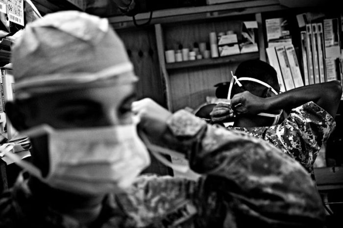 Medics in Afghanistan (35 pics)