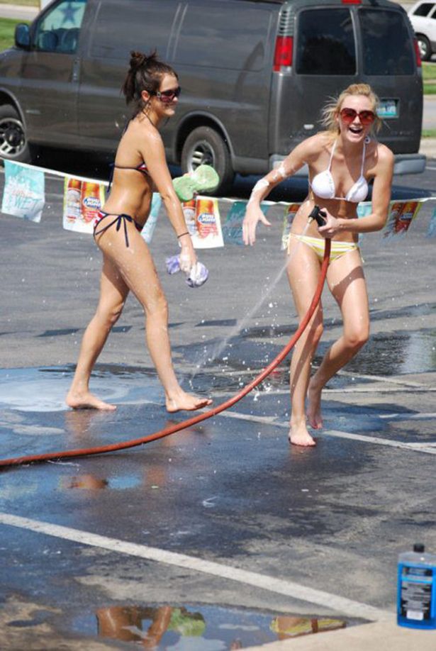 Bikini Car Wash (41 pics)