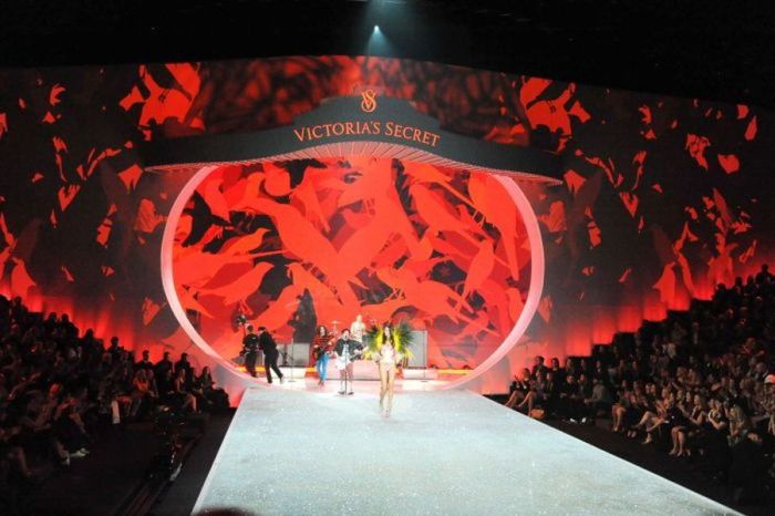 2013 Victorias Secret Fashion Show (84 pics)