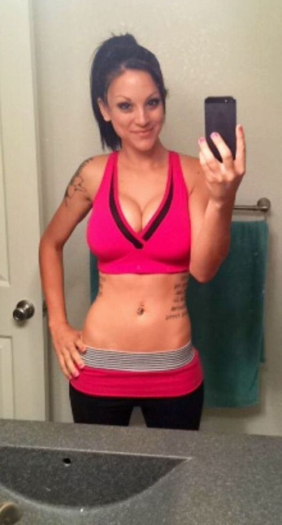 Hot Girls in Sport Bras (28 pics)