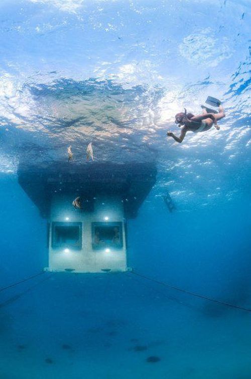 Underwater Hotel Room (11 pics)