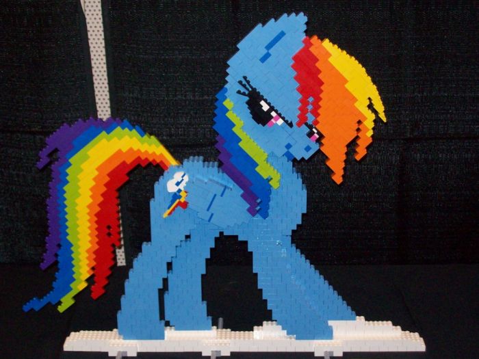 Made with Lego (98 pics)