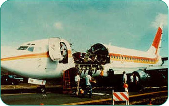 243 Aloha Airlines (11 pics)