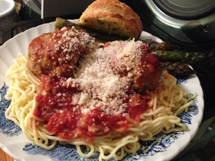 Homemade Italian Dinner (10 pics) Homemade Italian Dinner (10 pics)