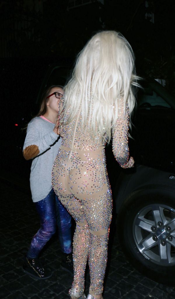 Lady Gaga Flashing Panties (6 pics)