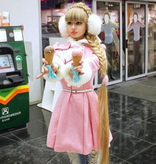 Real-Life Dolls (10 pics)