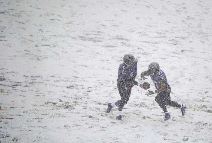 Bad Weather at NFL Games (34 pics)