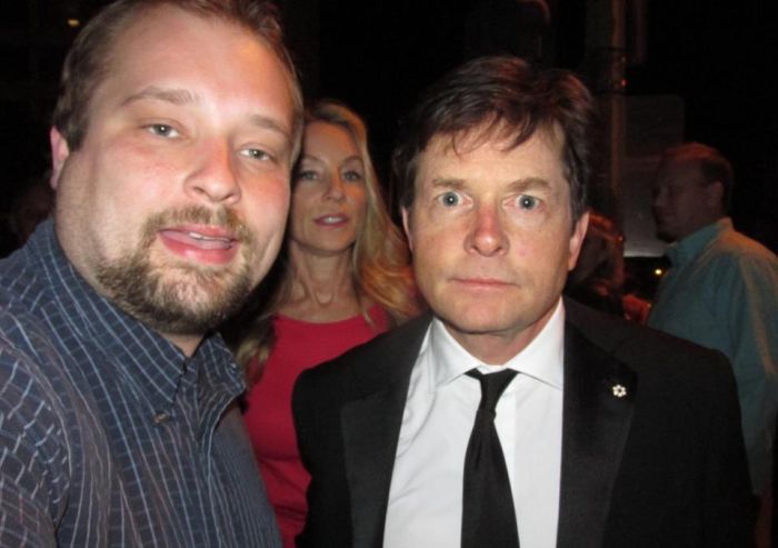 This Man Has a Photo with a Lot of Celebrities (101 pics)
