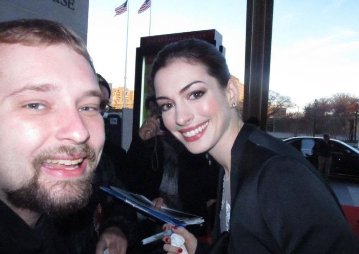This Man Has a Photo with a Lot of Celebrities (101 pics)