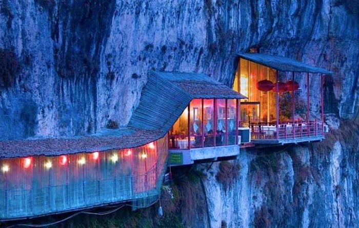Restaurant on the Cliff (13 pics)