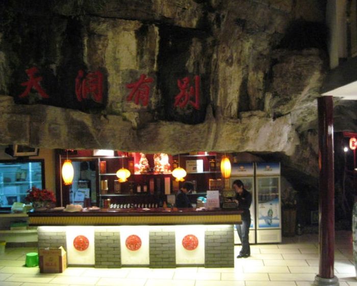 Restaurant on the Cliff (13 pics)
