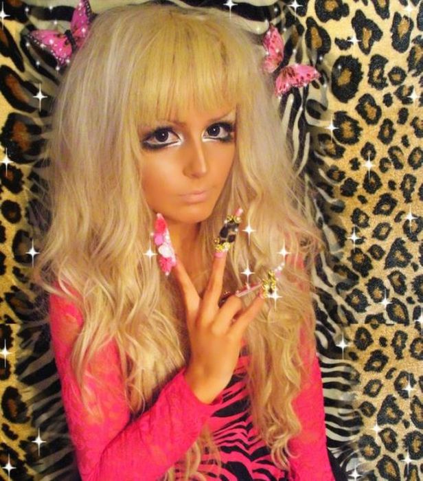 Living Doll Lhouraii Li aka Bradford Barbie (30 pics)