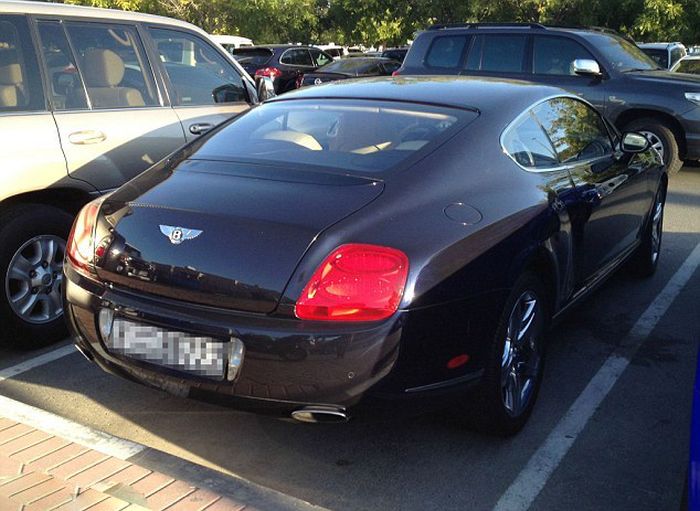 Cars the Dubai Students Drive (18 pics)