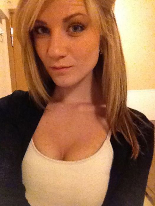 Chivettes bored at work (33 Photos)  Bored at work, Girls taking selfies,  Girl