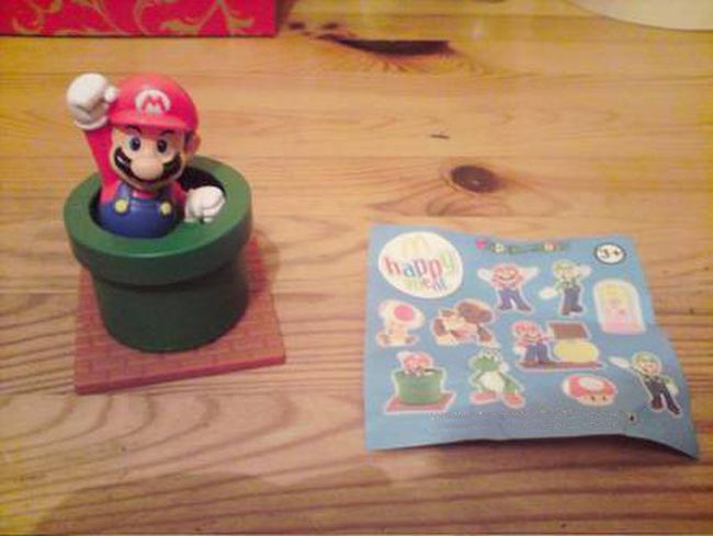 How to Use a Super Mario Toy (9 pics)