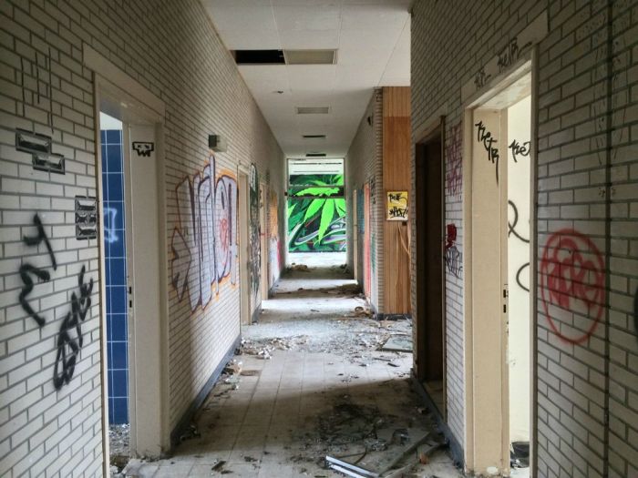 Graffiti Inside an Abandoned Nursing Home (23 pics)