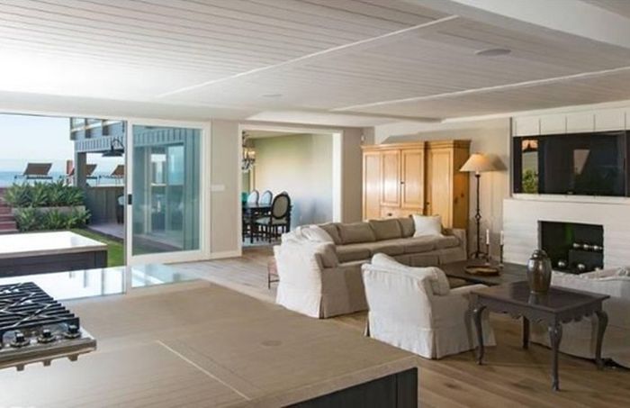 Leonardo DiCaprio's Malibu Beach House Is for Sale (23 pics)