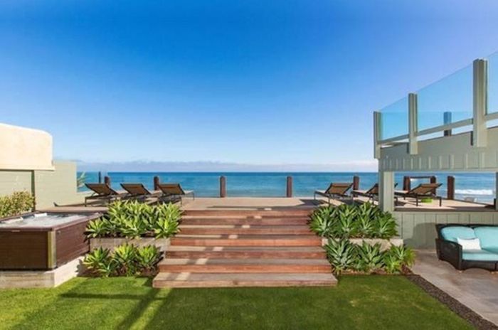 Leonardo DiCaprio's Malibu Beach House Is for Sale (23 pics)