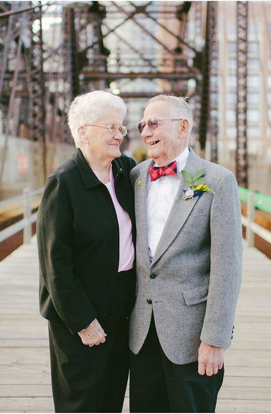 Photoshoot for an Elderly Couple (13 pics)