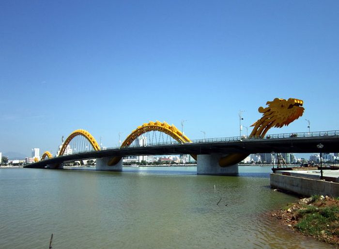 Dragon Bridge (14 pics)