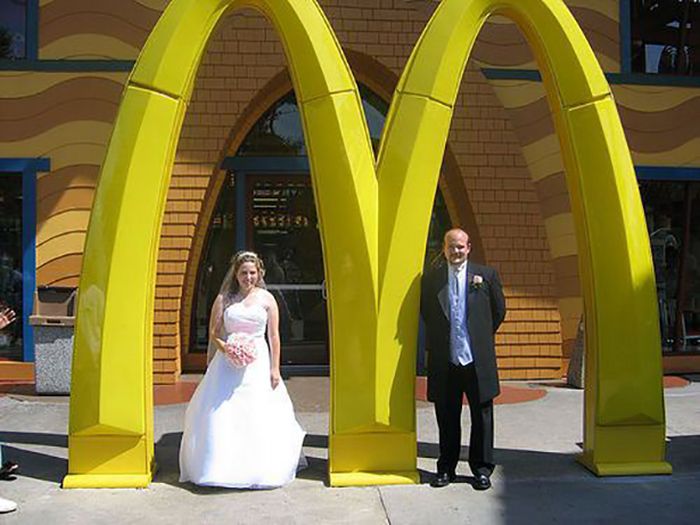 Weddings at McDonald's (24 pics)