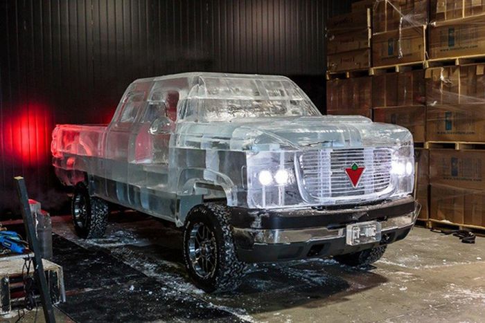 Fully Functional Truck Made From Ice (9 pics)