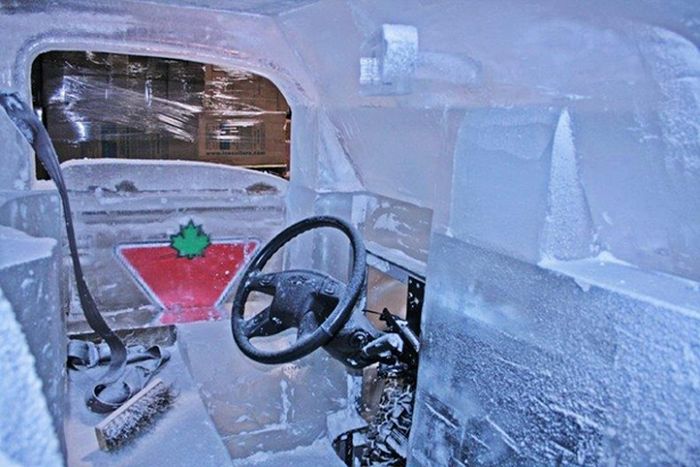 Fully Functional Truck Made From Ice (9 pics)