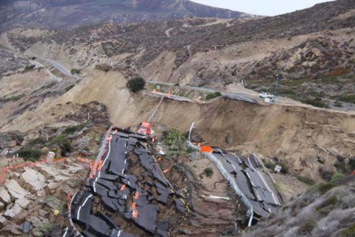 Landslide in Mexico (21 pics)